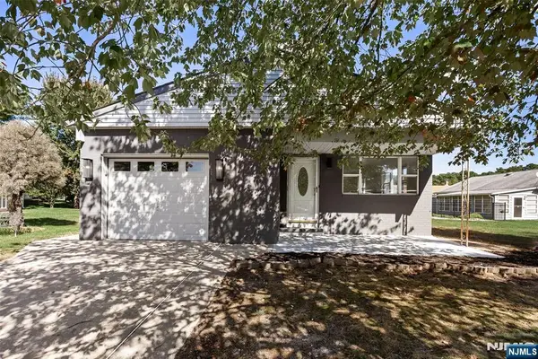 5 Saint Andrews Court, Toms River, NJ 08757