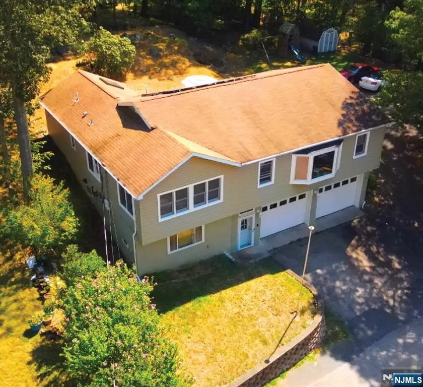 335 Elmira Trail, Hopatcong, NJ 07843 - Image #1