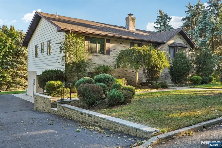 8 Cambridge Road, Totowa, NJ 07512 - Image #2