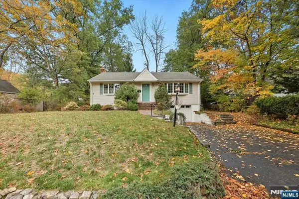 10 2nd Street, Oakland, NJ 07436