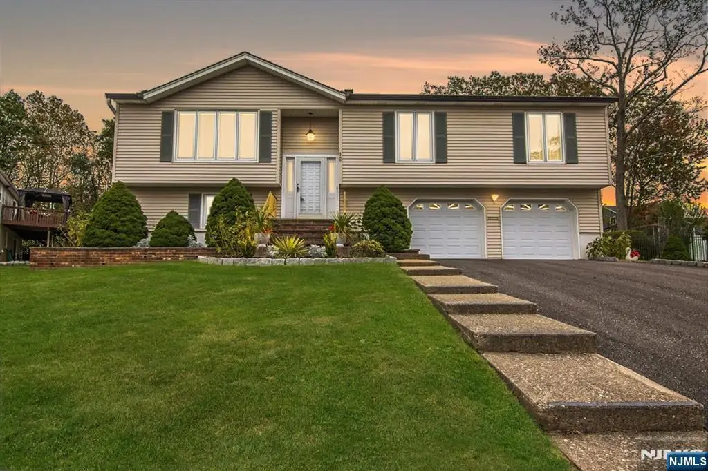 16 Ironwood Way, Little Falls, NJ 07424 - #1