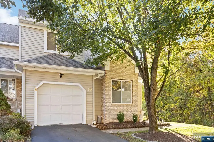 30 Sweetwater Lane, Hamburg, NJ 07419 - Image #2