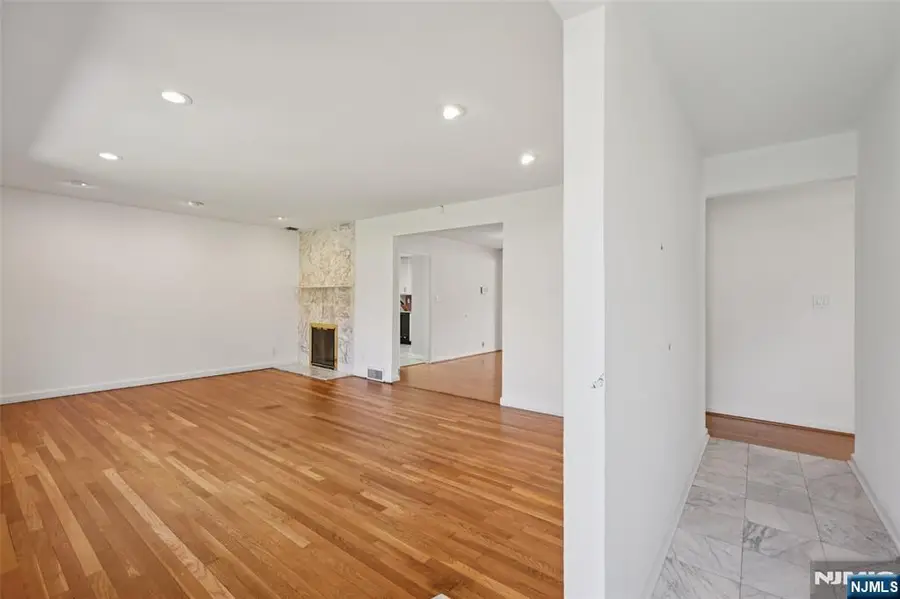 6 Arrow Drive, Livingston, NJ 07039 - Image #2