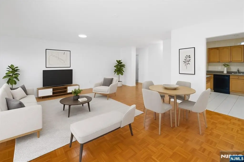 1111 River Road H18, Edgewater, NJ 07020 - Image #1