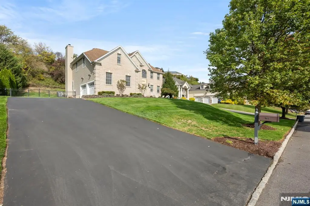 107 Hamilton Trail, Totowa, NJ 07512 - Image #1