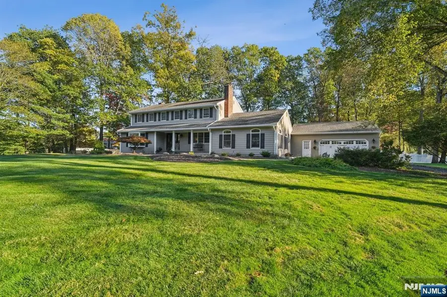 5 Glengorra Court, Mahwah, NJ 07430 - Image #2