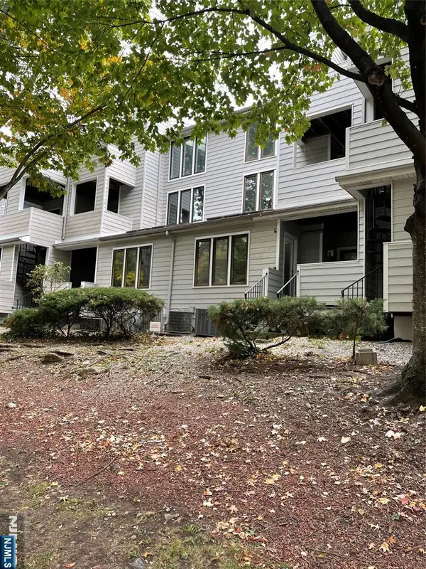 726 Mainsail Lane 726, Secaucus, NJ 07094