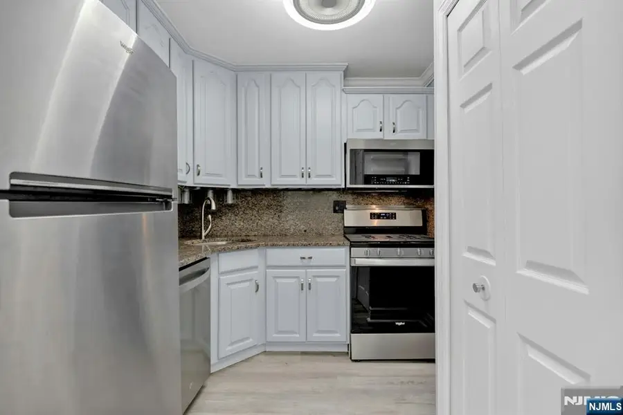 2000 Linwood Avenue 4P, Fort Lee, NJ 07024 - Image #2