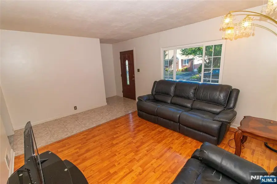 29 Colling Avenue, Rochelle Park, NJ 07662 - Image #3