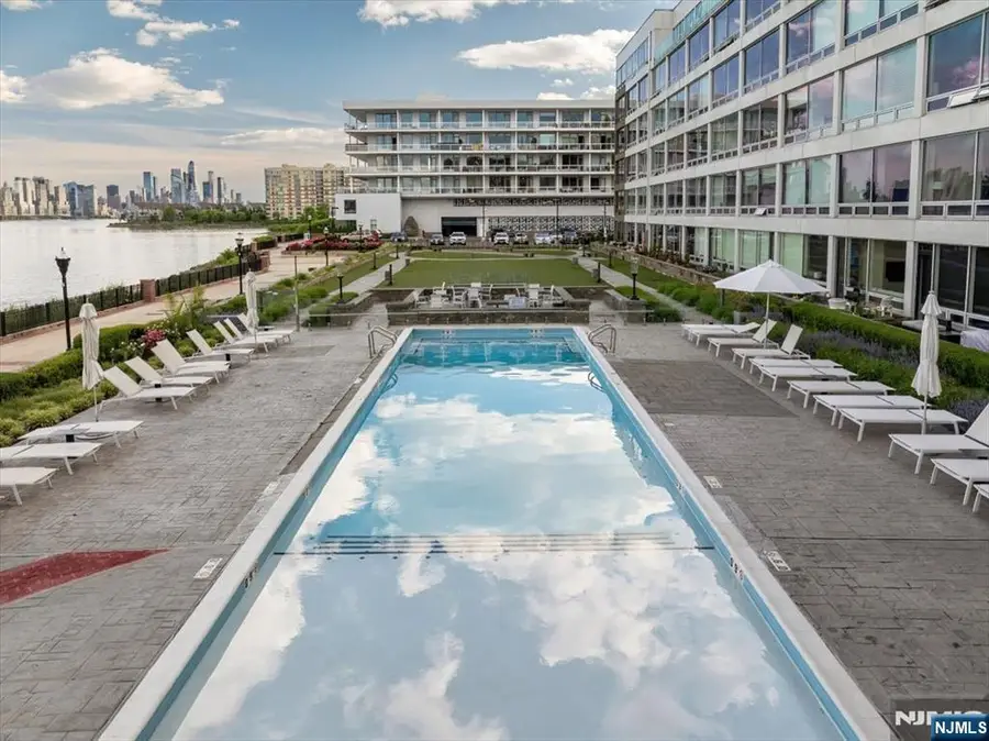 9 Somerset Lane 118, Edgewater, NJ 07020 - Image #3