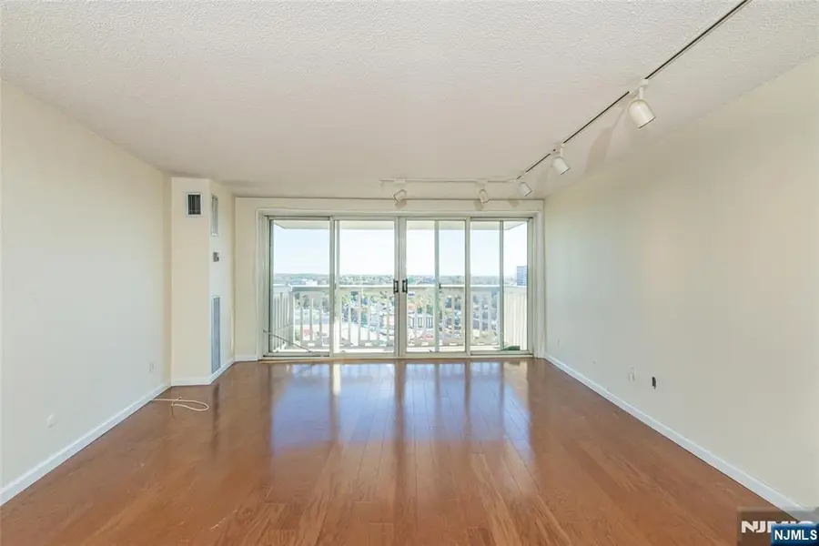 555 North Avenue 21U, Fort Lee, NJ 07024 - Image #3