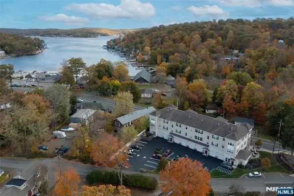 5 W River Styx 302, Hopatcong, NJ 07843