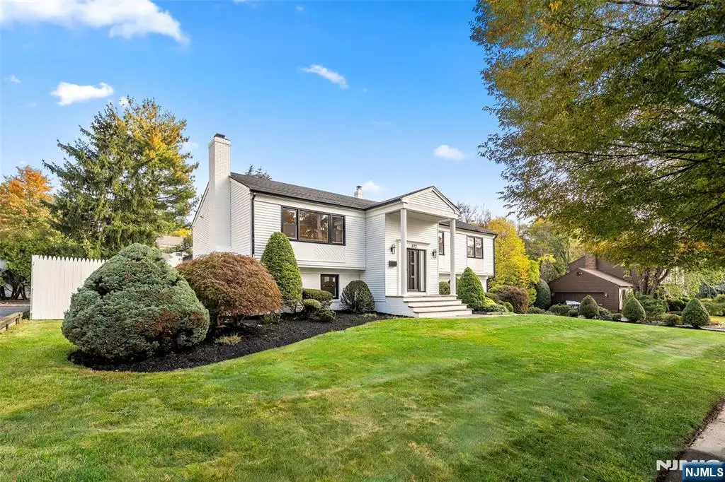 812 Ridgewood Avenue, Oradell, NJ 07649 - Image #1