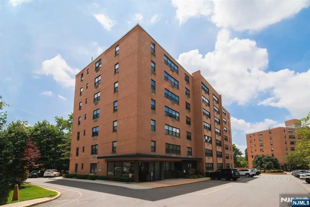 2352 Linwood Avenue 5A, Fort Lee, NJ 07024 - Image #1