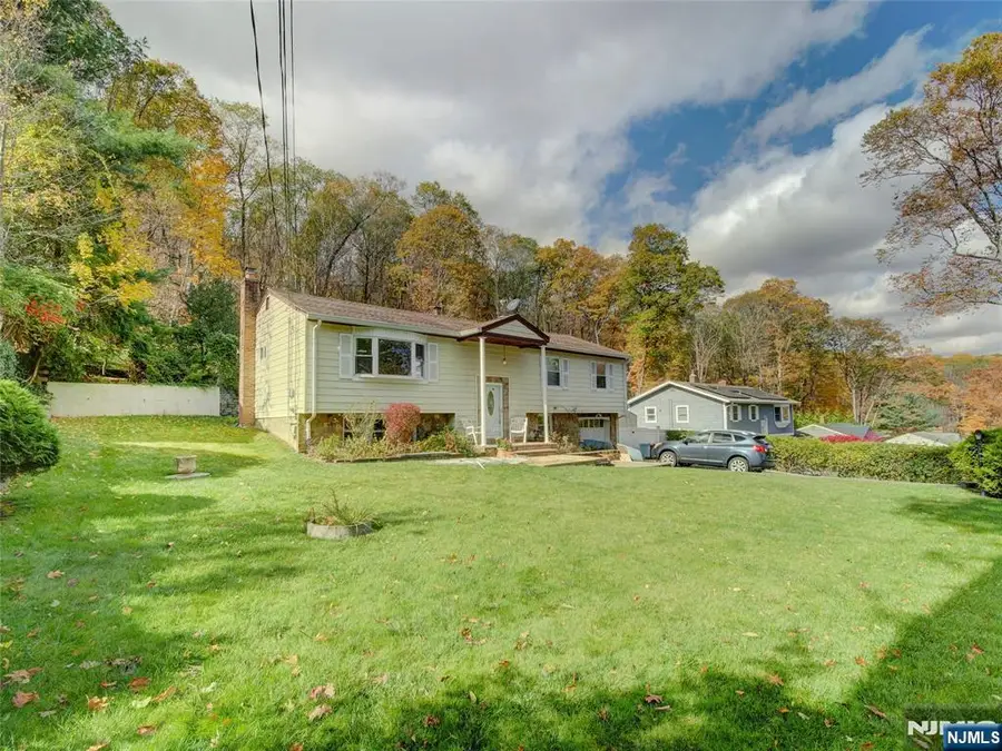 18 Upper High Crest, West Milford, NJ 07480 - Image #2