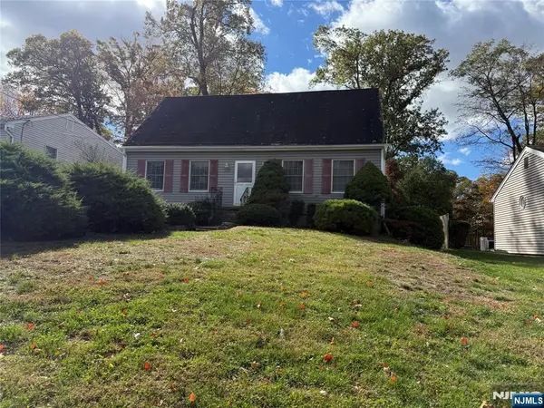 96 Walnut Street, Oakland, NJ 07436