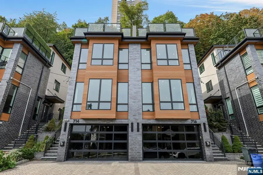 718 Undercliff Avenue, Edgewater, NJ 07020 - Image #2