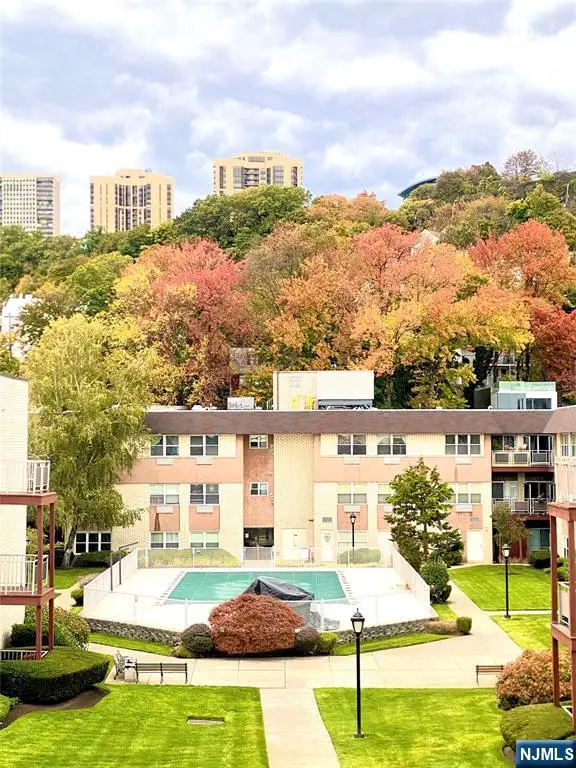 1111 River Road H21, Edgewater, NJ 07020 - Image #1