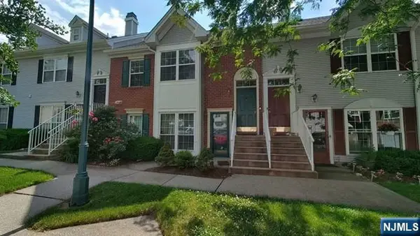 1052 Chedworth Circle, Mahwah, NJ 07430