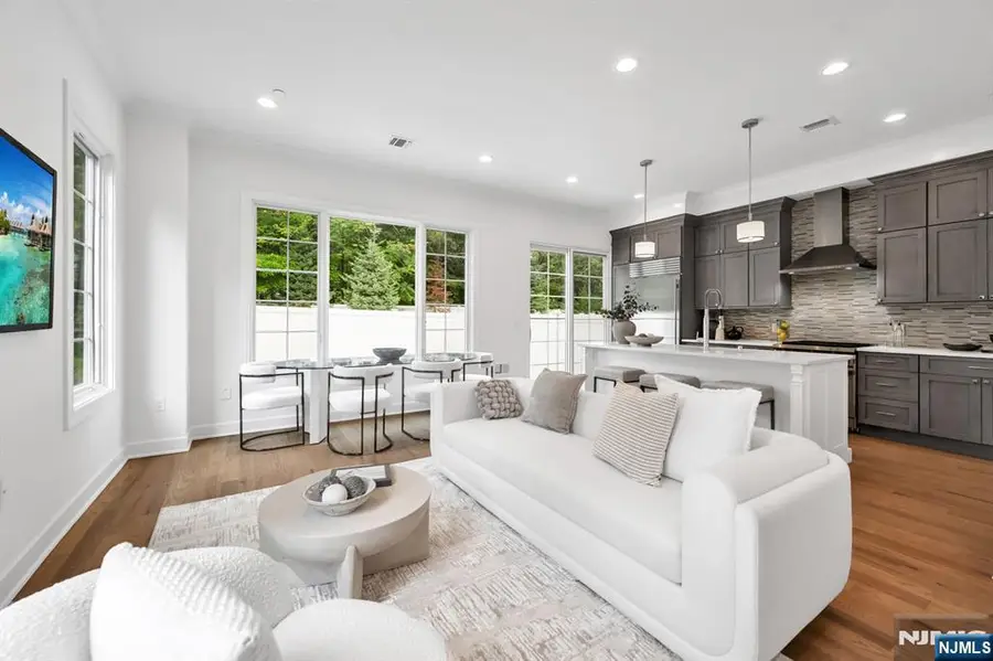 11 Gabriel Court 11, Paramus, NJ 07652 - Image #2