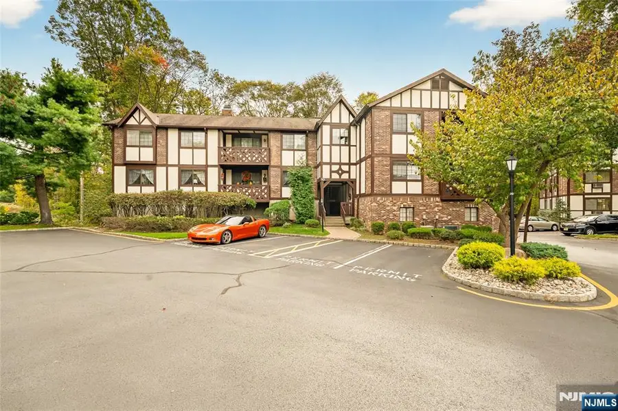 1007 Thoreau Court, Mahwah, NJ 07430 - Image #3