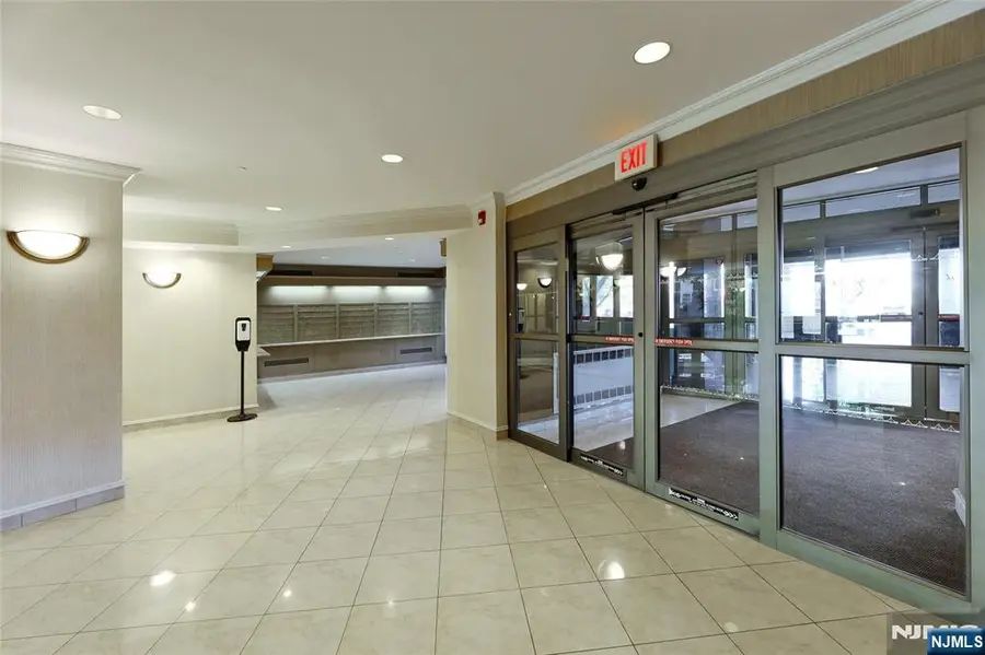 2200 N Central Road 10 J, Fort Lee, NJ 07024 - Image #2