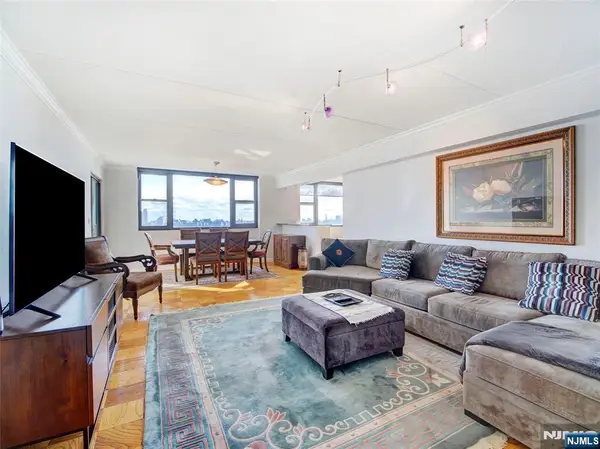 250 Gorge Road 17L, Cliffside Park, NJ 07010