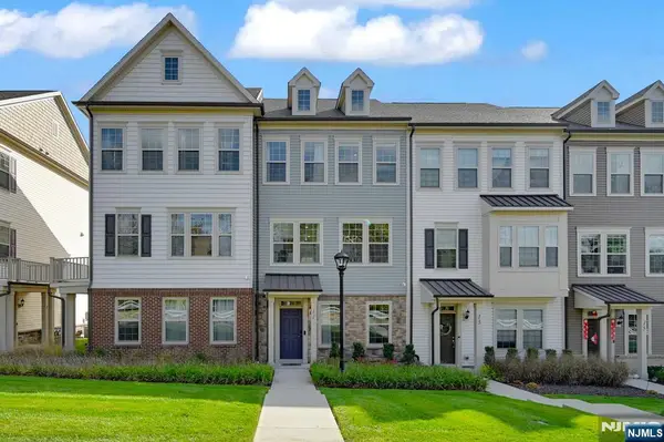 11 Ambrosia Court, Livingston, NJ 07039