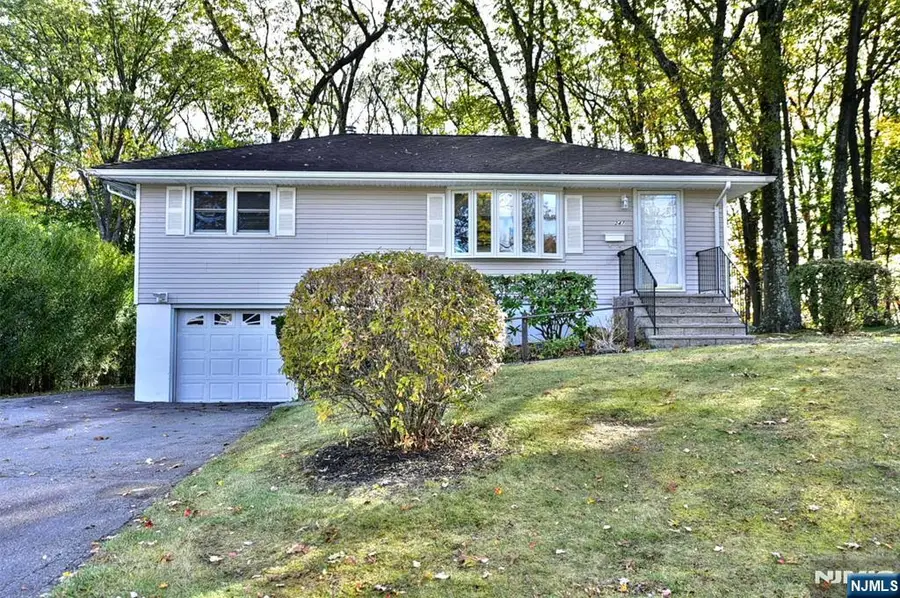 247 Rafkind Road, Bloomingdale, NJ 07403 - Image #3