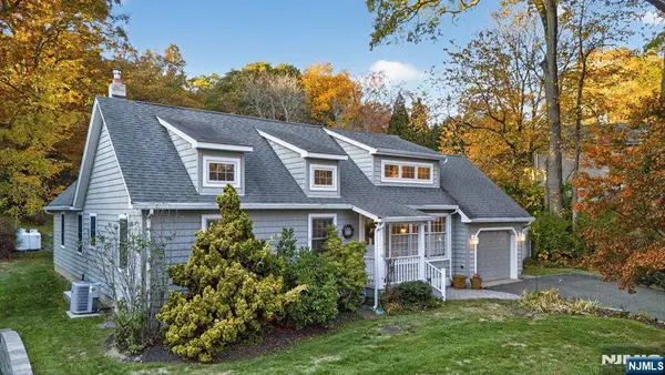 33 Shawnee Parkway, Jefferson Township, NJ 07885