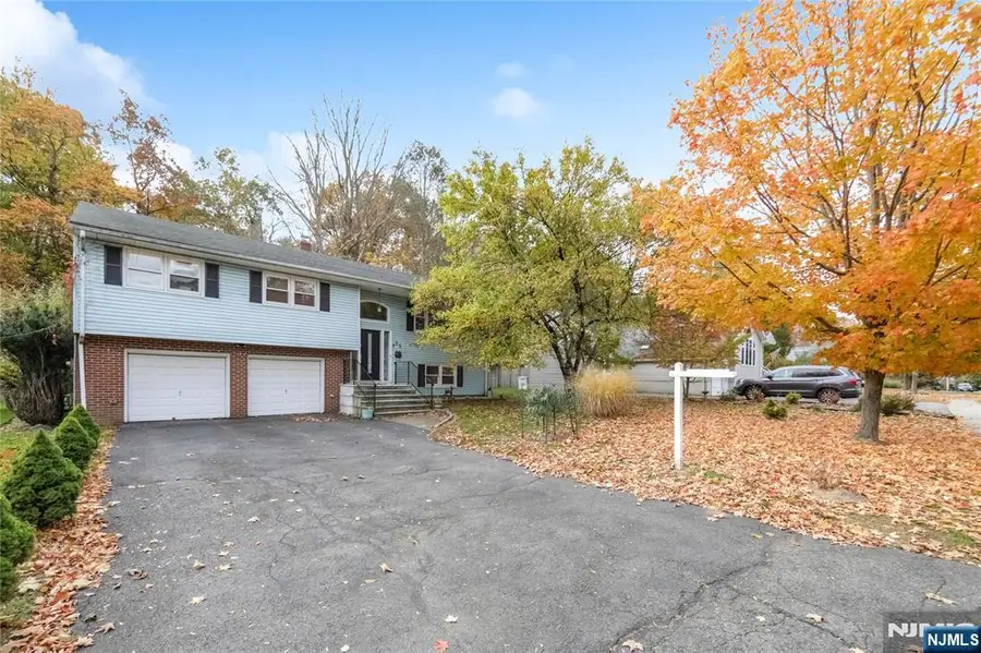 55 Carlson Court, Closter, NJ 07624 - Image #2