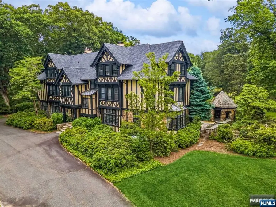 131 Rensselaer Road, Essex Fells, NJ 07021 - Image #3