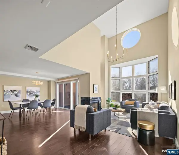 307 Chase Court, Edgewater, NJ 07020