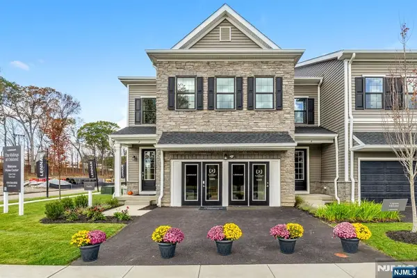 4 Trotter Way, Oakland, NJ 07436