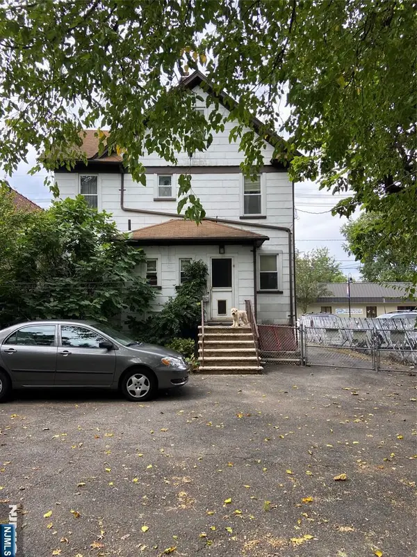 83 N Washington Avenue, Bergenfield, NJ 07621