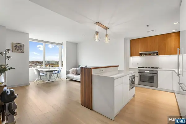 1000 Maxwell Lane 11I, Hoboken, NJ 07030