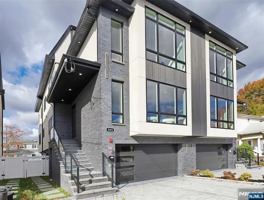 809 Jassamine 809, Fort Lee, NJ 07024 - Image #2