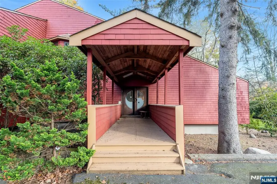 262 W Saddle River Road, Upper Saddle River, NJ 07458 - Image #2