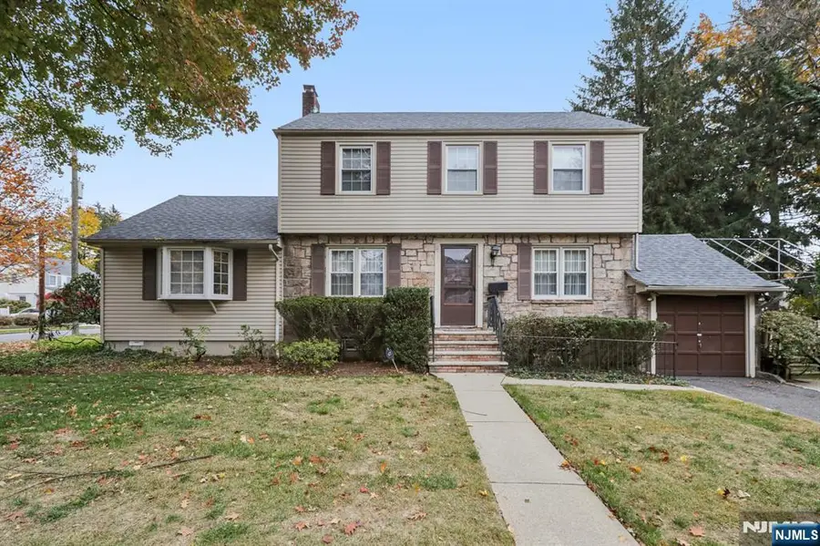 52 Surrey Lane, Tenafly, NJ 07670 - Image #3