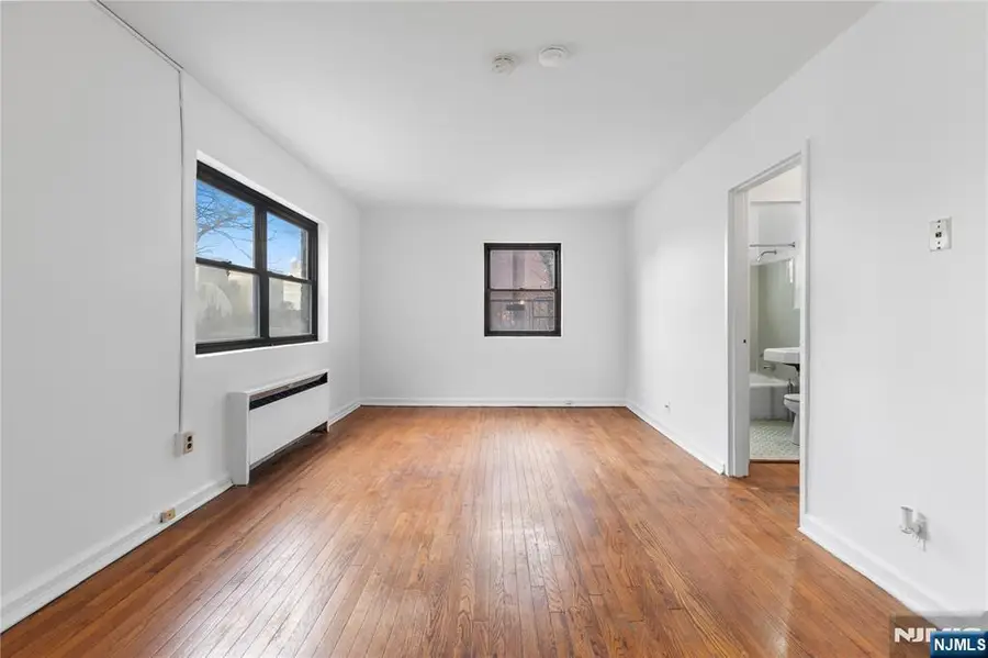 3021 Edwin 3J, Fort Lee, NJ 07024 - Image #2