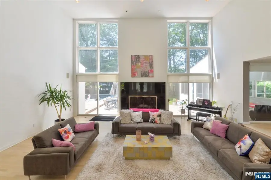 21 Hunter Ridge, Woodcliff Lake, NJ 07677 - Image #3