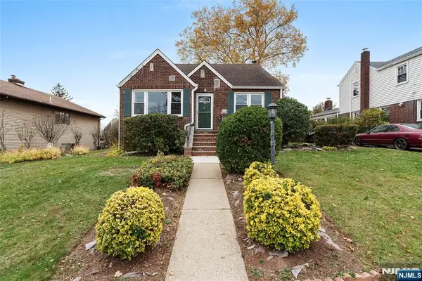 31 Rollins Avenue, Clifton, NJ 07011