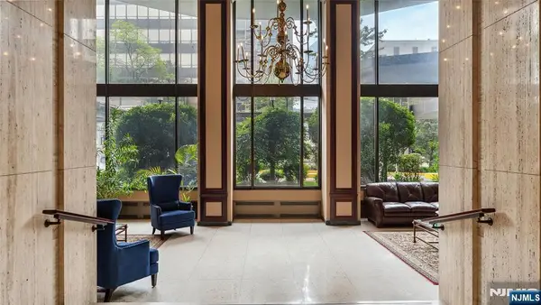 2077 Center Avenue 18c, Fort Lee, NJ 07024