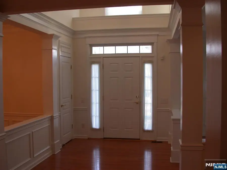 114 White Pine 114, Paramus, NJ 07652 - Image #2