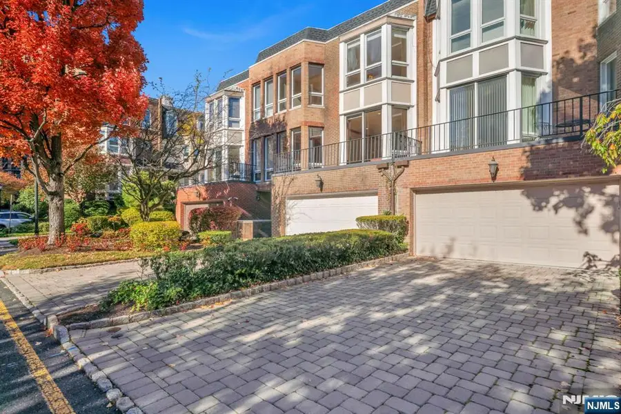 55 Victoria Place, Fort Lee, NJ 07024 - Image #2