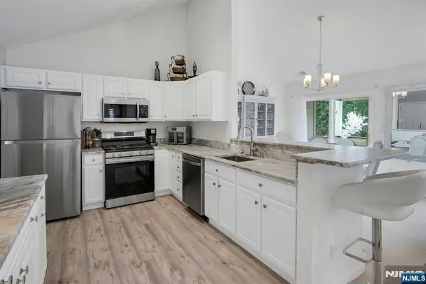 8 Caleb Court 904, Hamburg, NJ 07419