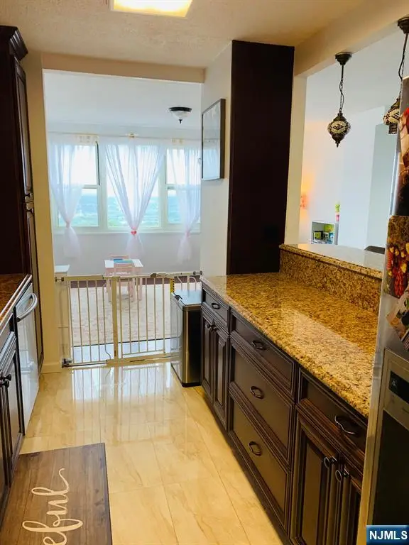 555 North Avenue 17S, Fort Lee, NJ 07024 - Image #2