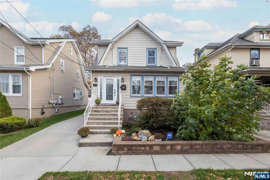562 Oregon Avenue, Cliffside Park, NJ 07010 - Image #2