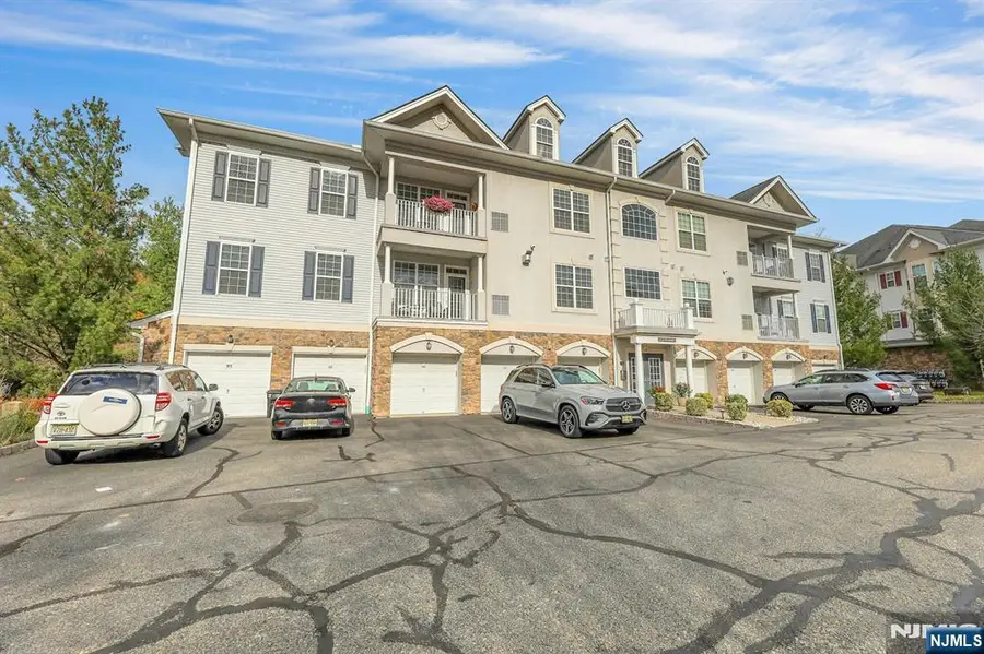 6 Cliff Road D2, Woodland Park, NJ 07424 - Image #2