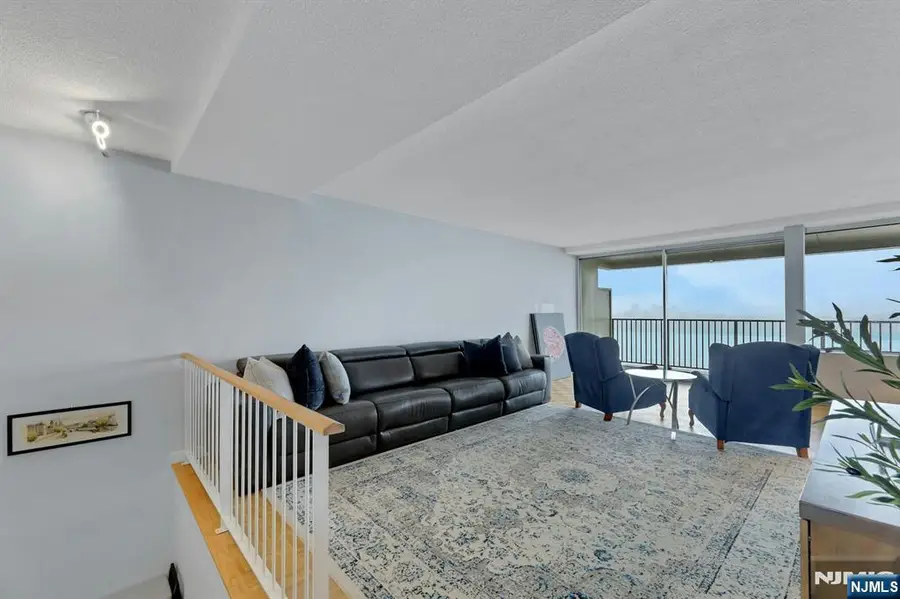 3 Horizon Road 1002, Fort Lee, NJ 07024 - #3